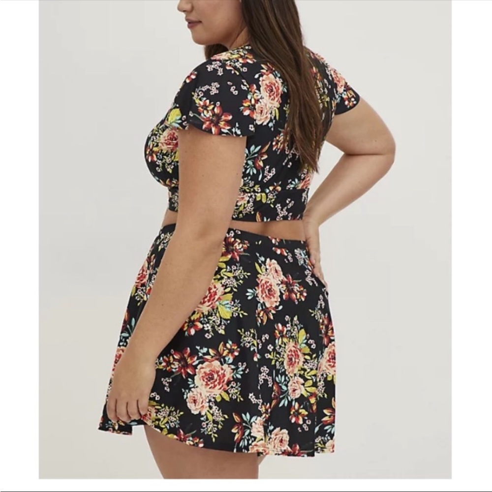 NWOT torrid floral bikini swimsuit - ruffle sleeve & skirt with shorts - Picture 4 of 10